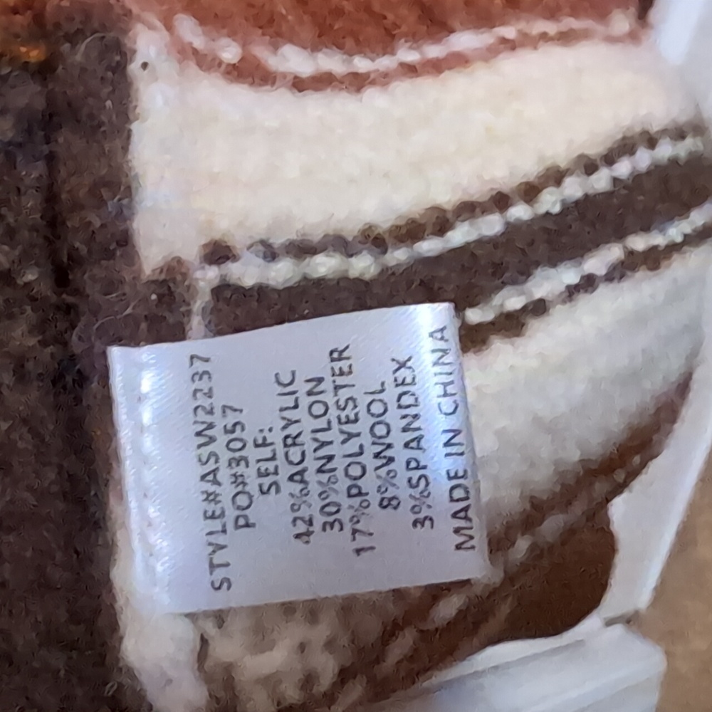Cozy Patterned Women's Sweater in Brown, Pink, and Cream - Picture 5 of 8